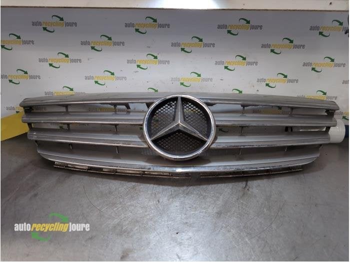 Calandre d'un Mercedes B-Klasse, -, 3 mois de garantie, Utilisé, -