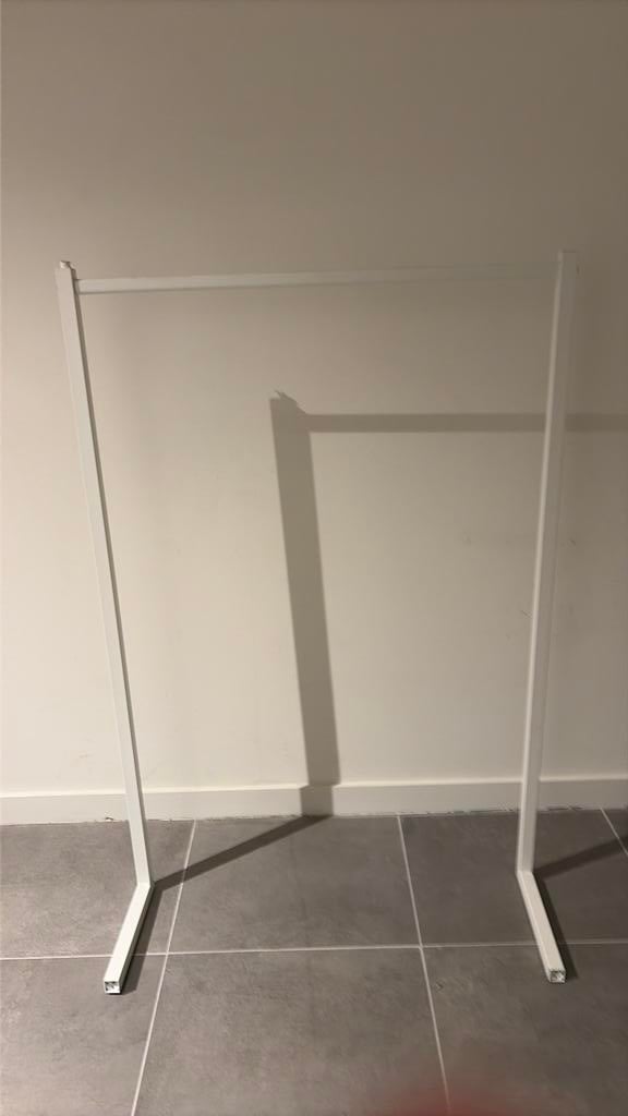 Nordly kleding roede hanger op kast, Ophalen, Zo goed als nieuw