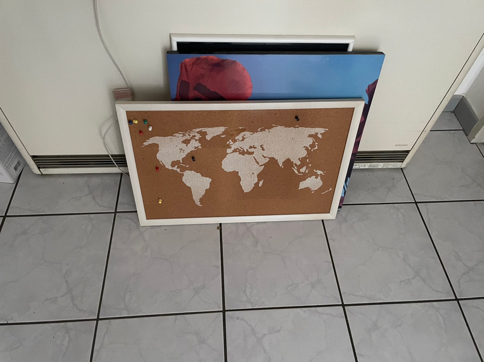 Prikbord wereldkaart met pins als nieuw in kurk, Ophalen of Verzenden, Zo goed als nieuw