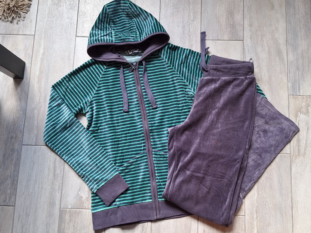 ✿ M164 - Woody huispak velours, Enlèvement ou Envoi, Comme neuf, Vêtements de nuit ou Sous-vêtements, Fille