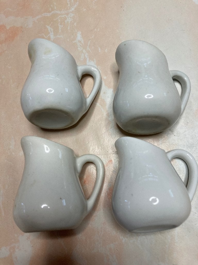4 kleine melkpotjes, Maison & Meubles, Enlèvement ou Envoi, Comme neuf, Porcelaine, Autres types