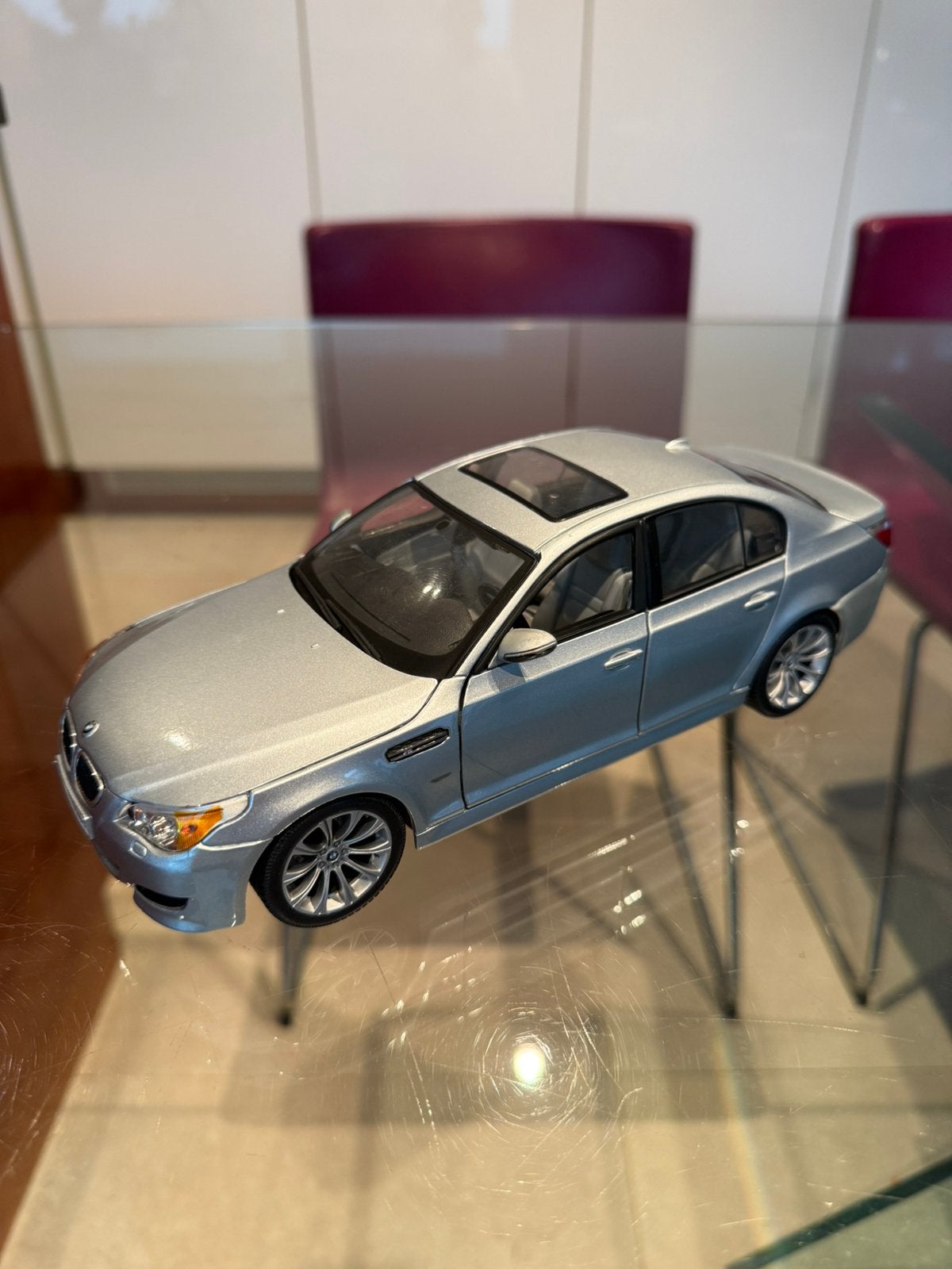 Rare BMW M5 E60 Phase 2 1/18 sans boite, Hobby & Loisirs créatifs, Voitures miniatures | 1:18, Enlèvement ou Envoi, Comme neuf
