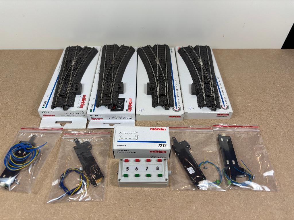 Märklin H0 –Lot de 4 aiguillages motorisés et 1 pupitre, Enlèvement ou Envoi, Courant alternatif, Rails, Comme neuf
