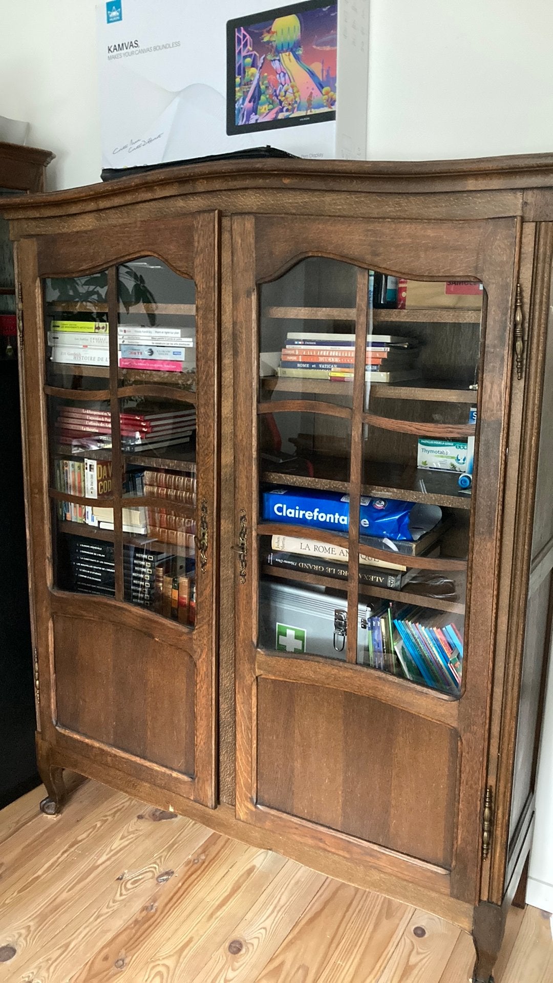 Bibliothèque vitrée en chêne, Enlèvement