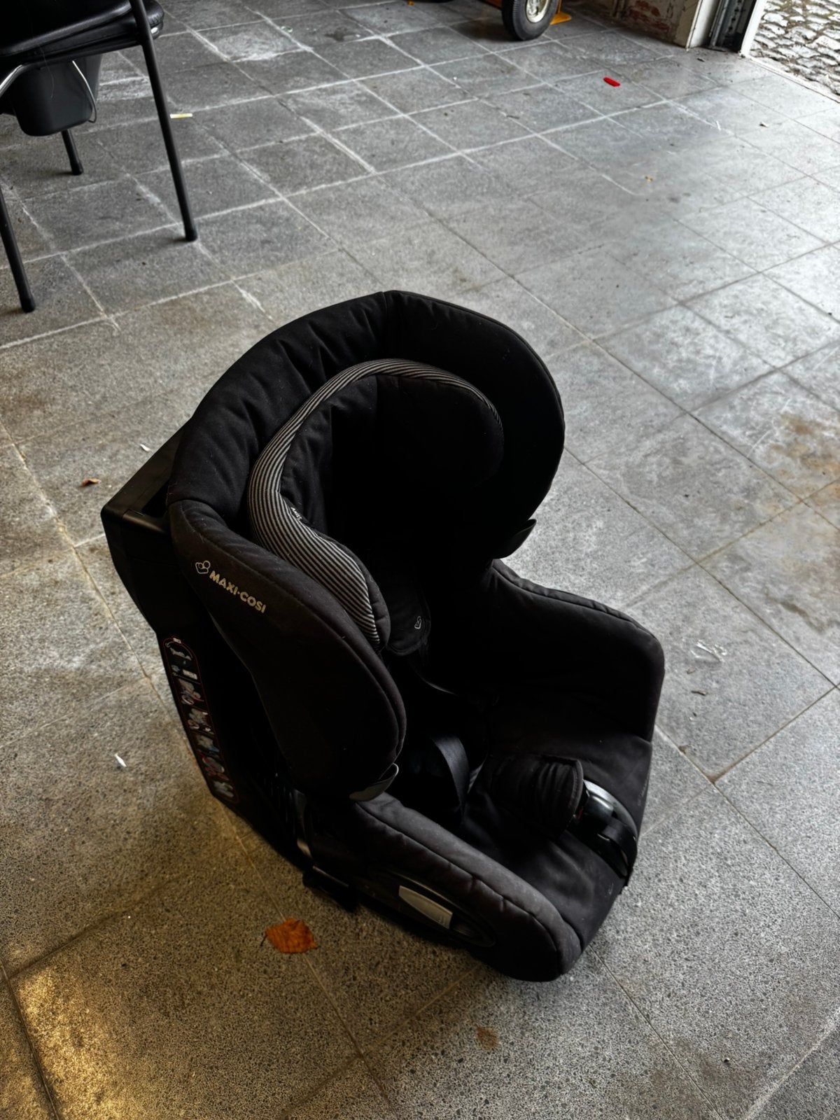 Siège auto pivotant Maxi-Cosi Axiss - 9-18 kg, Enfants & Bébés, Sièges auto, Ceinture de sécurité, Comme neuf, Dossier réglable