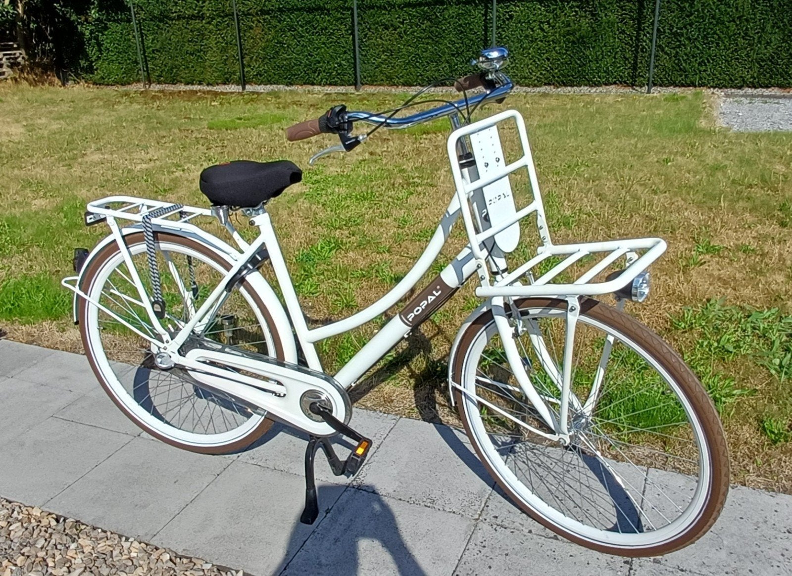 Witte dames fiets, Ophalen