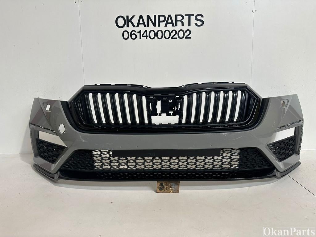 Skoda Octavia IV RS Facelift pare-chocs avant 5E3853677B, Utilisé, Avant, Skoda, Pare-chocs