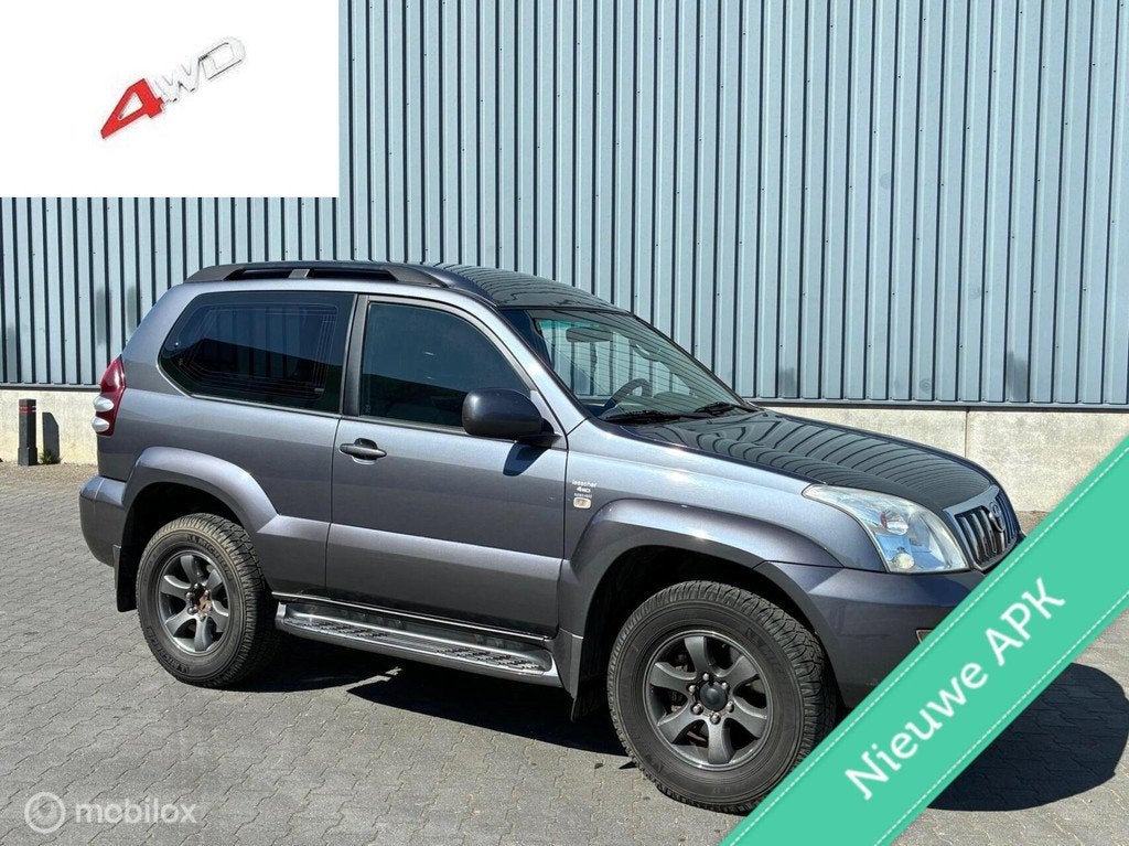 Toyota Land Cruiser 3.0 D-4D Blind Van 4WD AIRCO, Auto's, Toyota, 127 kW, Automatische klimaatregeling, Gebruikt, Zwart