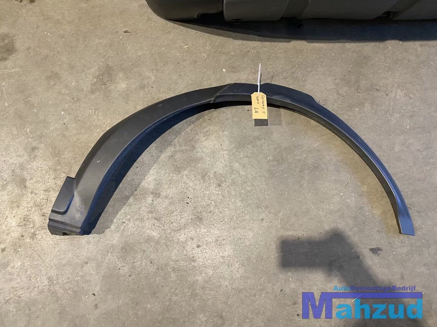 LANDROVER DISCOVERY 5 LR Links achter bumper strip lijst 201, Arrière, Land Rover, Pare-chocs, Dpoffice@jaguarlandrover.com