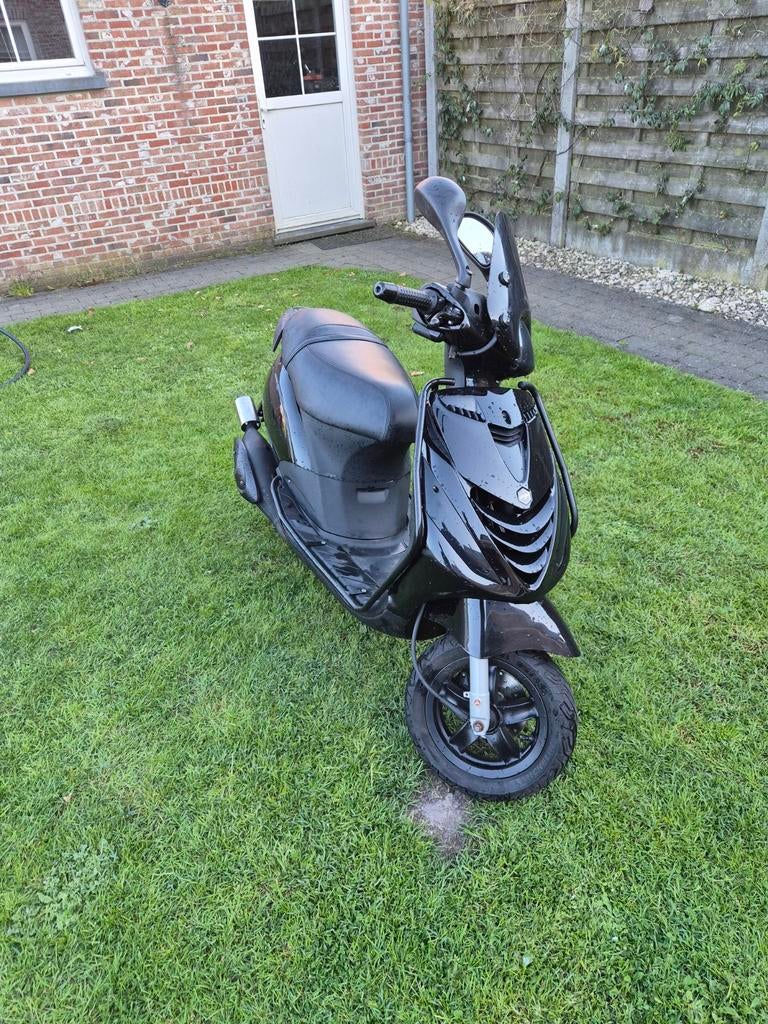 Zip 2t Black on black B -klasse, Fietsen en Brommers, Ophalen, Zip