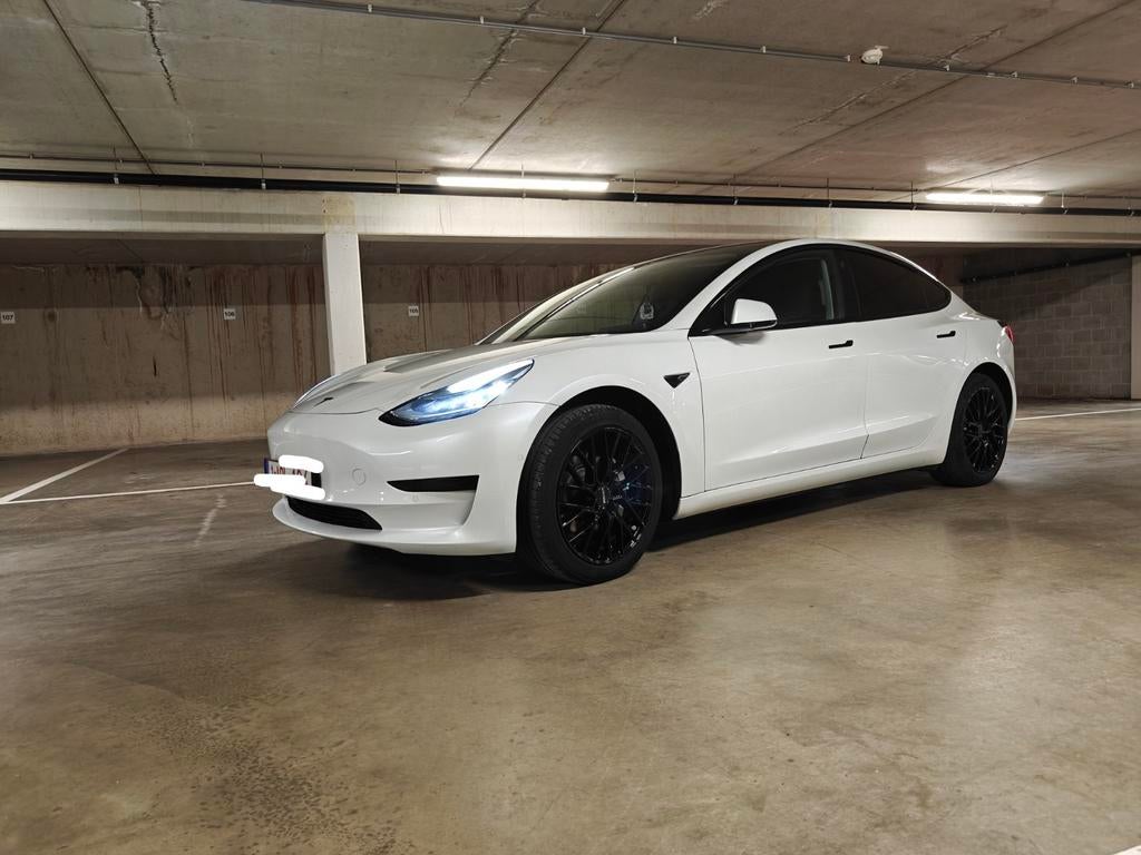 Tesla Model 3 te koop, Autos, Tesla, Cuir et Alcantara, Achat, 1670 kg, Noir