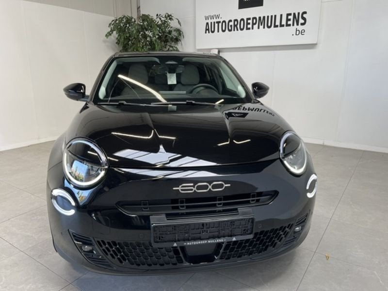 Fiat 600e Electric 115kW (156CV) La Prima, Auto's, Gebruikt, Zwart, Leder, 5 zetels