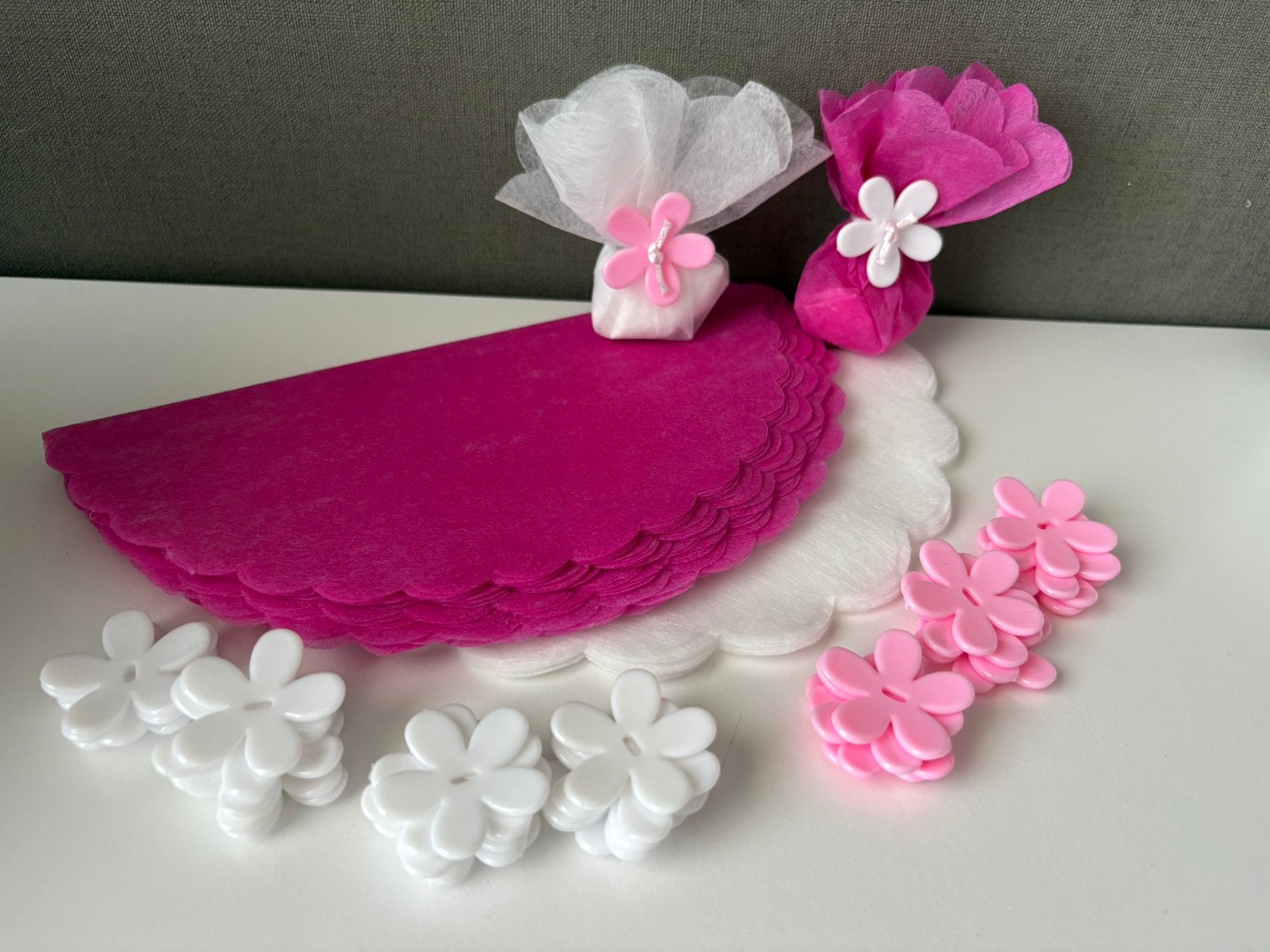 Tule met bloemen voor doopsuiker / suikerbonen, Ophalen, Nieuw