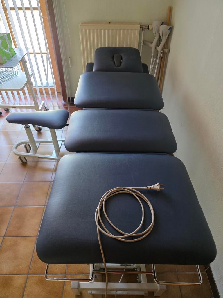 Table de massages gymna en parfait état + tabouret gymna, Enlèvement, Comme neuf, Table de massage
