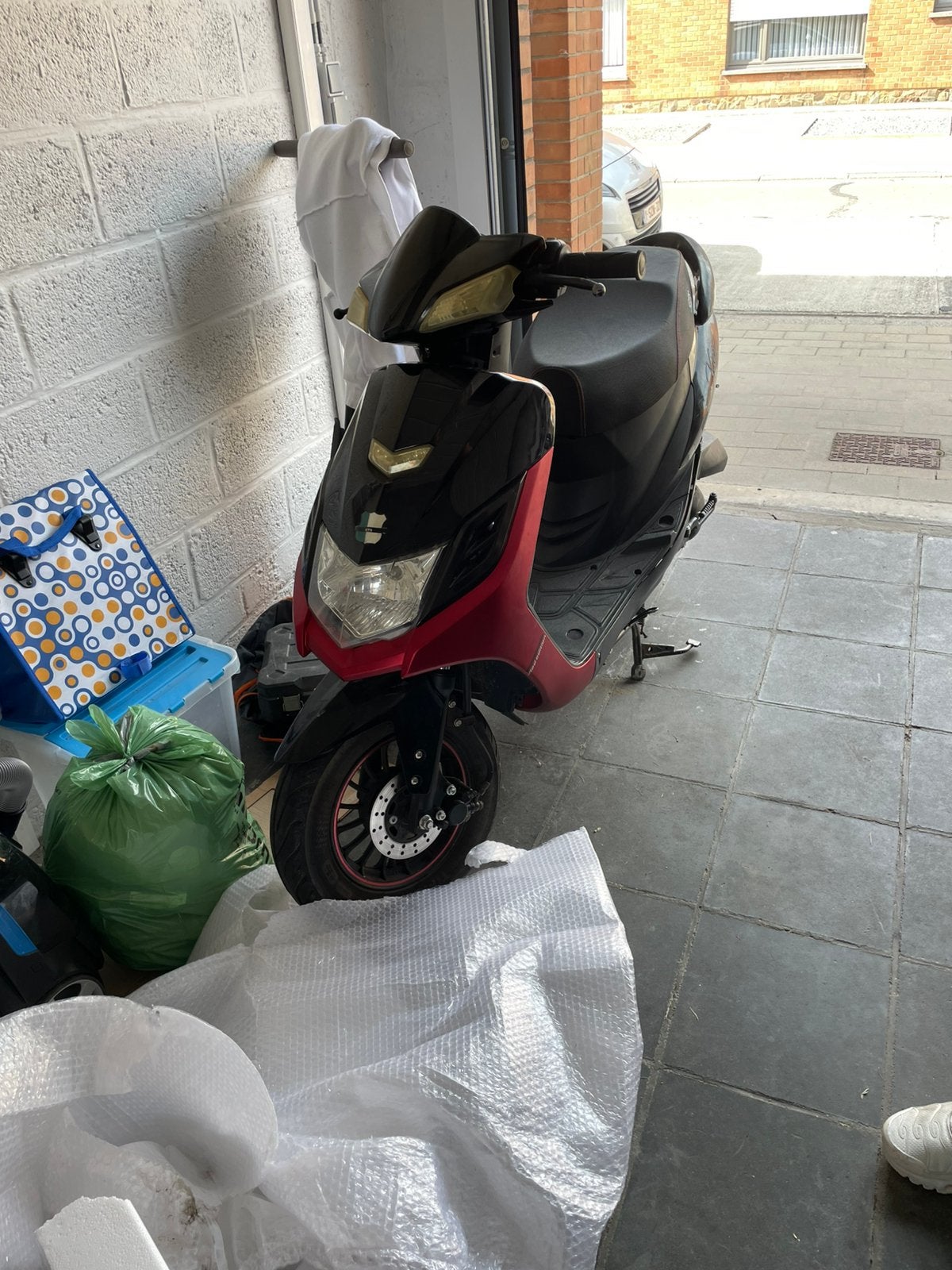 Brommer a klasse, Fietsen en Brommers, Scooters | Peugeot, Ophalen, Zo goed als nieuw