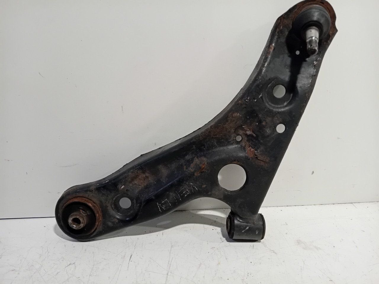 Draagarm links voor Suzuki Alto, Onderdelen@venauto.nl, Van der Ven Autorecycling B.V., Ettenseweg 76, 4706 PB Roosendaal, The Netherlands