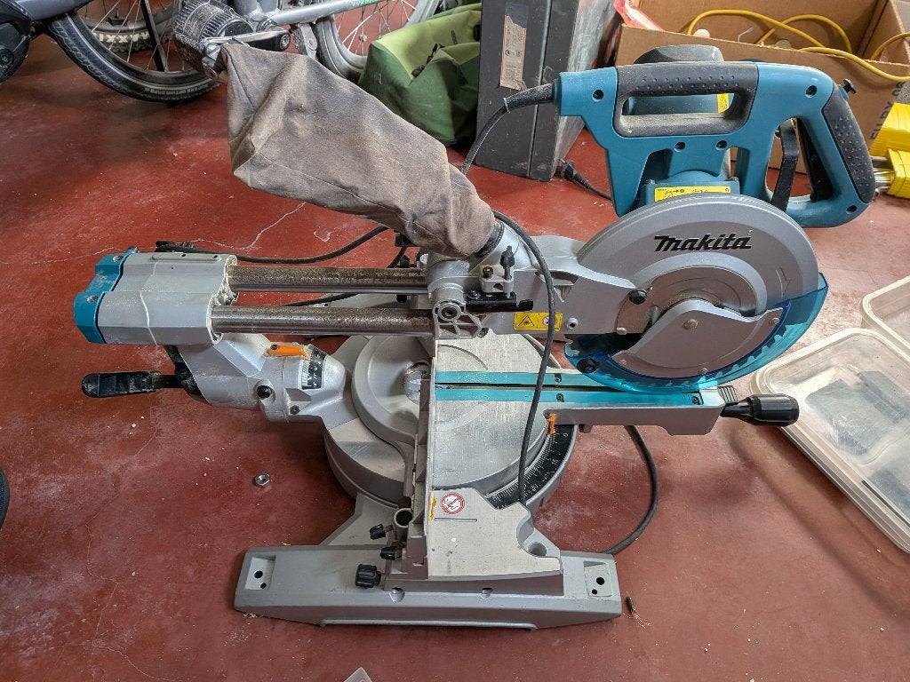 Makita afkortzaag te koop, Bricolage & Construction, Outillage | Outillage à main, Enlèvement, Utilisé, Scie, Makita