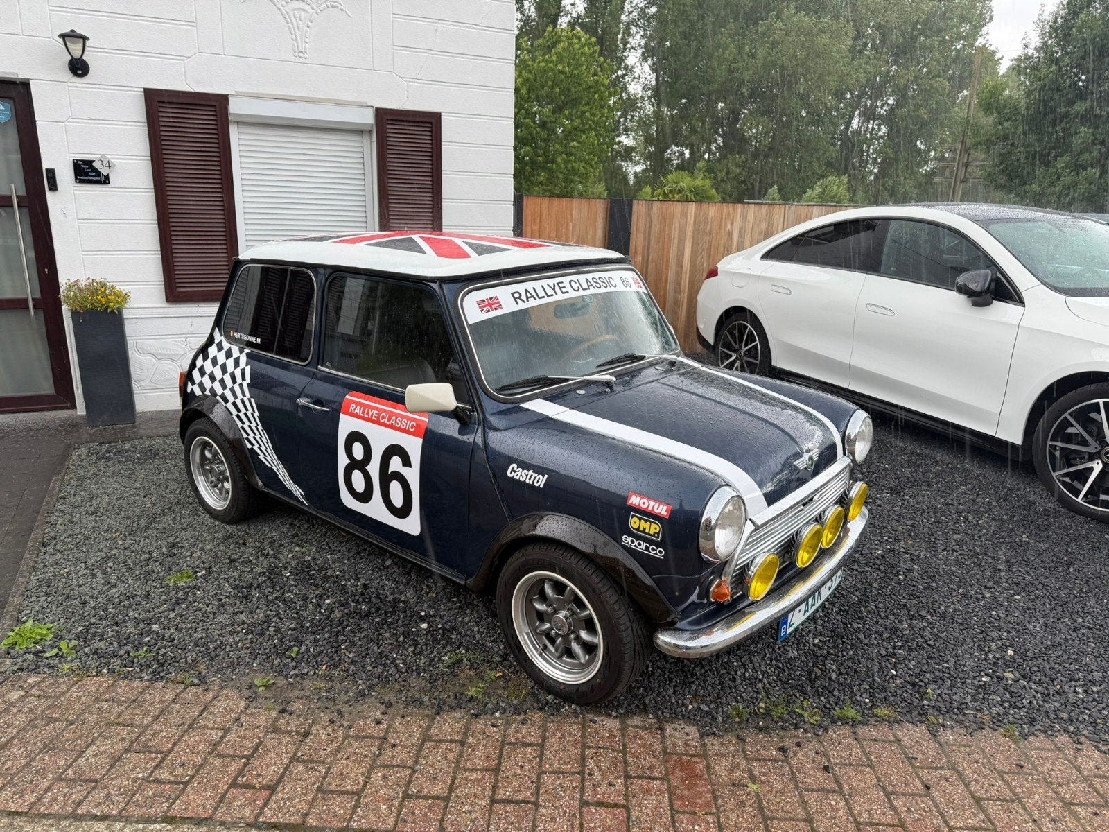Mini austin 1000cc 1986 rally look, Auto's, Voorwielaandrijving, 4 zetels, Zwart, Blauw