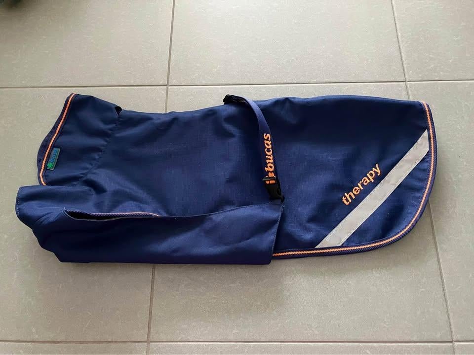 Bucas Therapy Dog Rug Navy/Orange 55cm, Ophalen of Verzenden, Zo goed als nieuw
