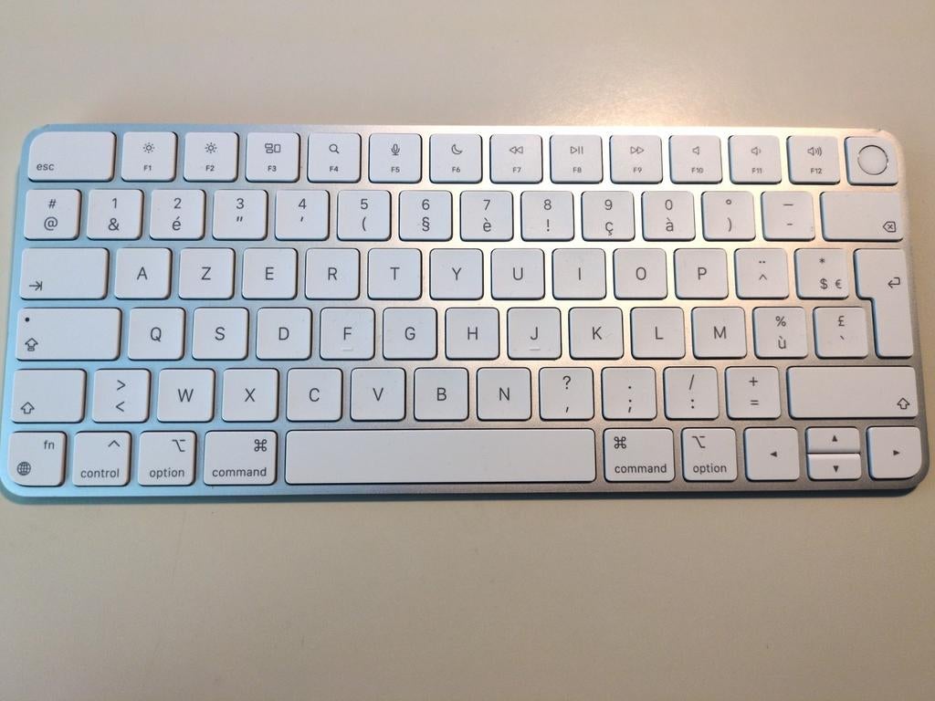 Clavier Apple Magic Keyboard avec Touch ID, Enlèvement ou Envoi, Azerty, Comme neuf, Touches multimédia