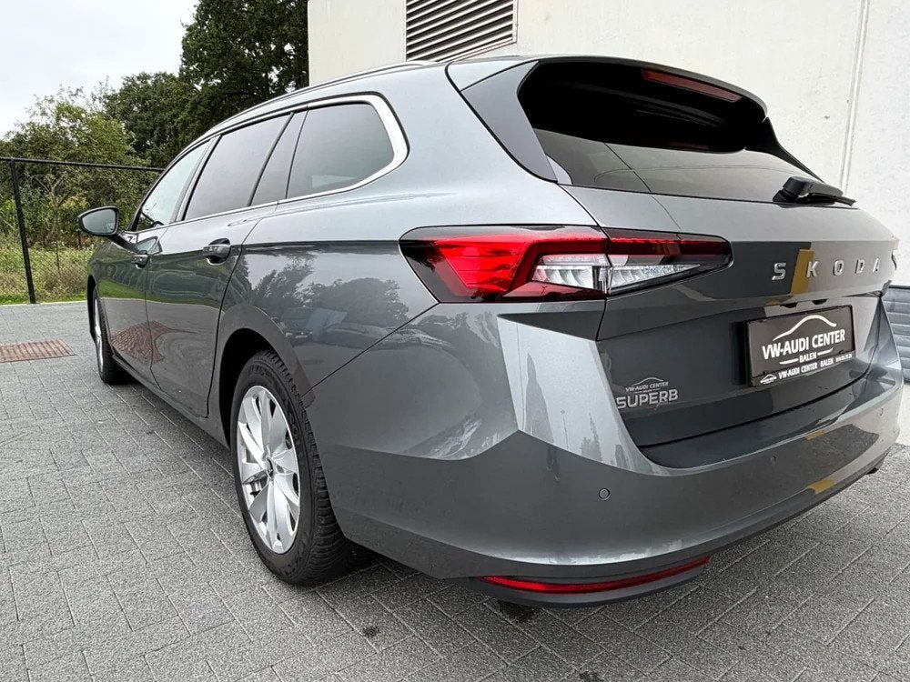 Skoda Superb COMBI 1.5eTSI 150PK GRIJS - REAR CAMERA - AMBIE, Auto's, Automaat, Stof, 4 cilinders, Bedrijf