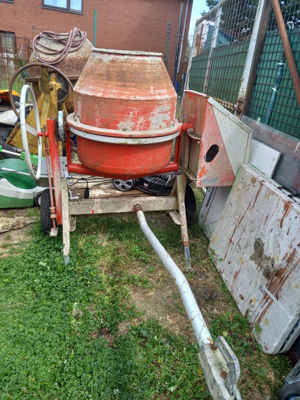 Bétonnière  à  remorquer