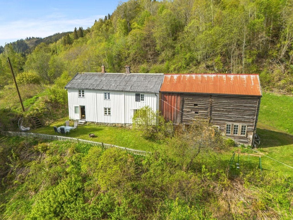 Oude voormalige boerderij met prachtig uitzicht in Noorwegen, Immo, Étranger, Europe autre, Autres types, Campagne