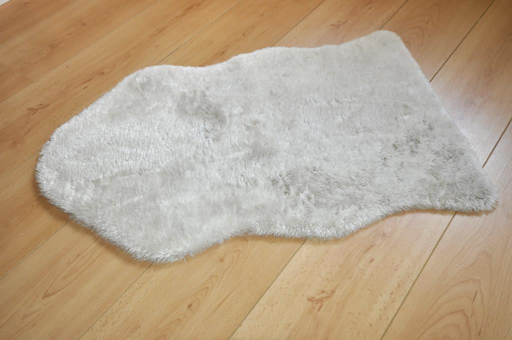Ikea Toftlund tapis gris clair fausse fourrure 55x85cm, Maison & Meubles, Ameublement | Tapis & Moquettes, Utilisé, 50 à 100 cm