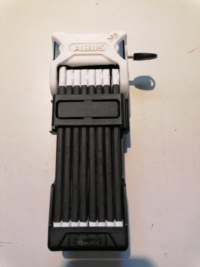 Cadenas ABUS pliable Big 6000 blanc avec support sur cadre, Vélos & Vélomoteurs, Enlèvement ou Envoi, Comme neuf, Cadenas en U
