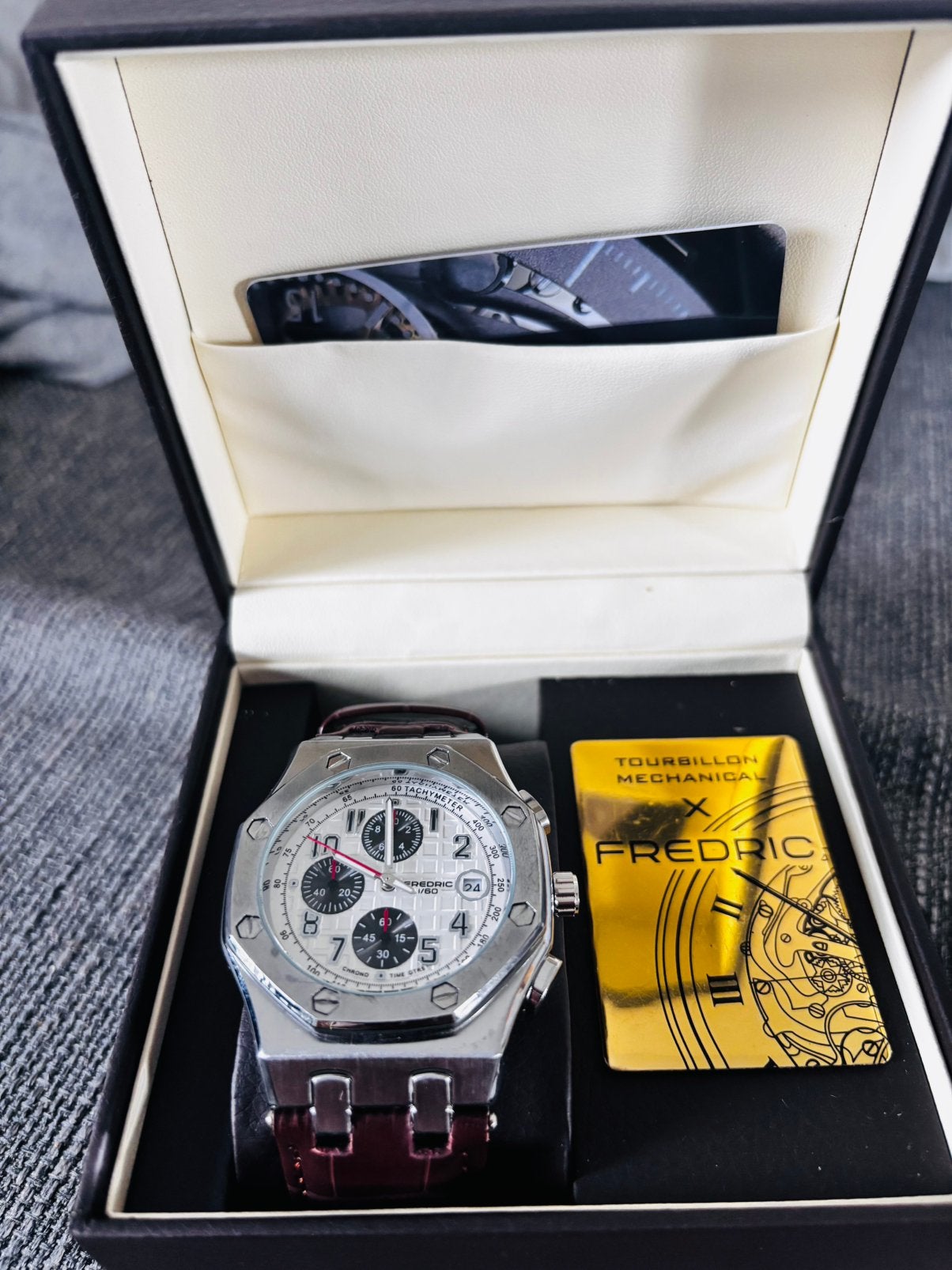 Herenhorloge in sportief/chique stijl, Handtassen en Accessoires, Horloges | Heren, Verzenden, Zo goed als nieuw, Staal, Leer