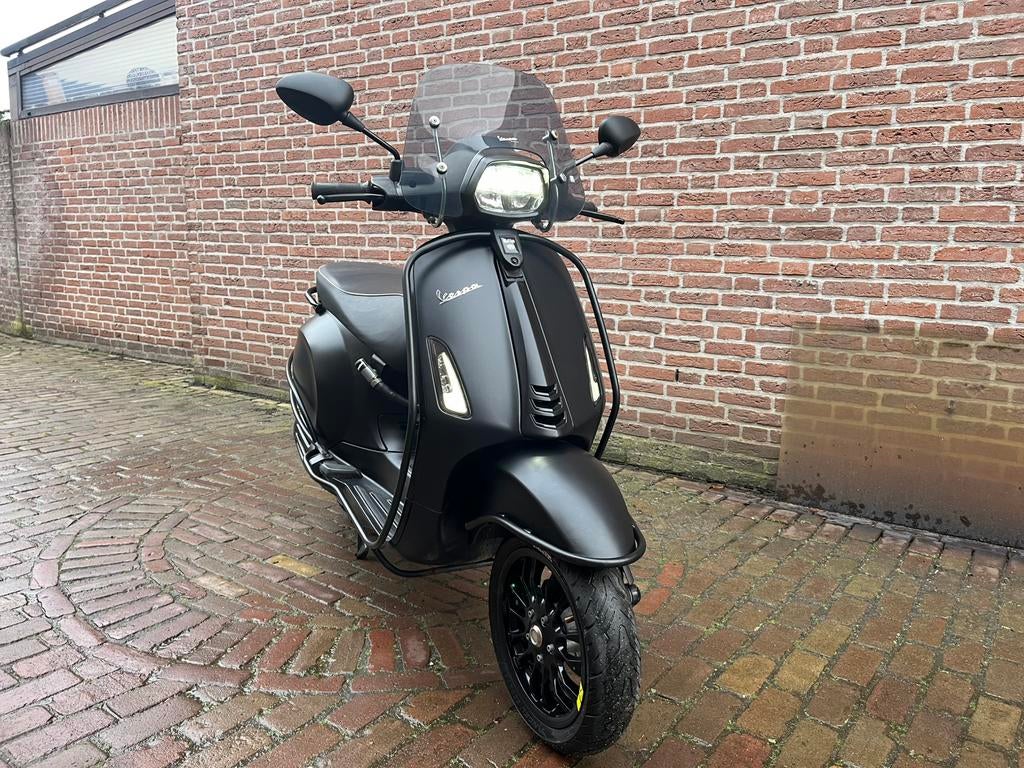 Vespa sprint A klasse, Fietsen en Brommers, Ophalen, Zo goed als nieuw, Elektrisch, Vespa