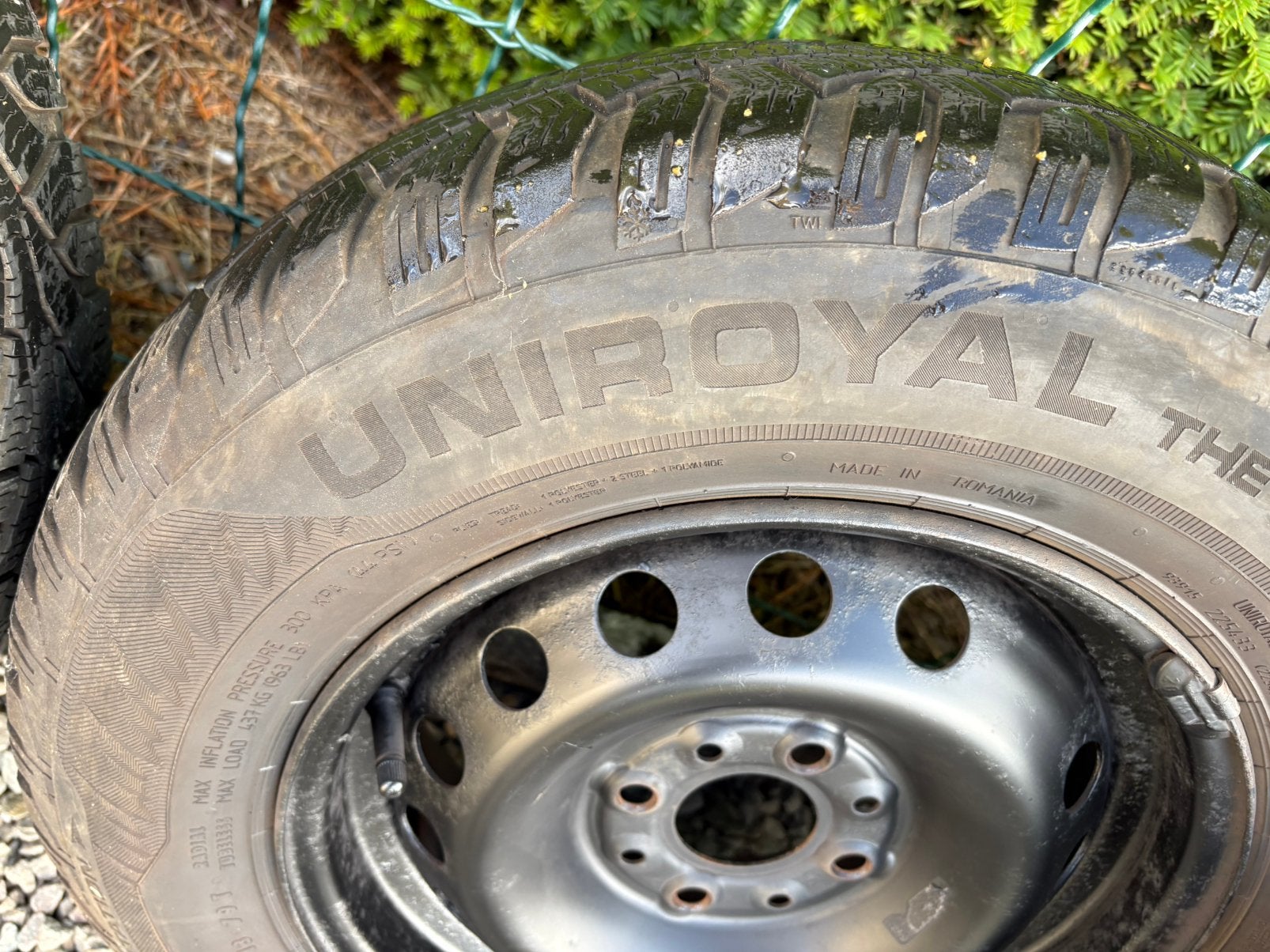 Jantes et pneus hiver ( 4/98 )  c’est des 155-80-13, Autos : Pièces & Accessoires, Enlèvement ou Envoi, Pneus hiver, Pneu(s)