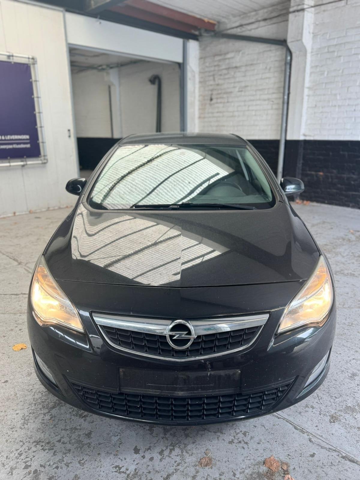 Opel Astra | Diesel | Export, Autos, Euro 5, Achat, Entreprise, Boîte manuelle