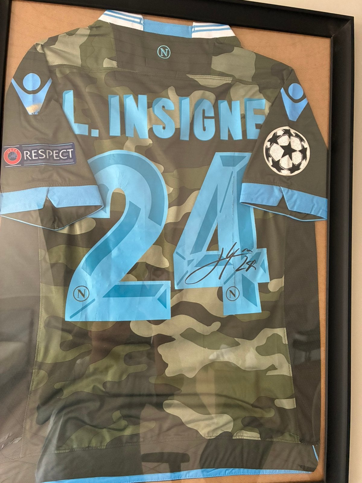 Gesigneerd voetbalshirt L. Insigne, Verzamelen, Ophalen of Verzenden, Zo goed als nieuw, Shirt