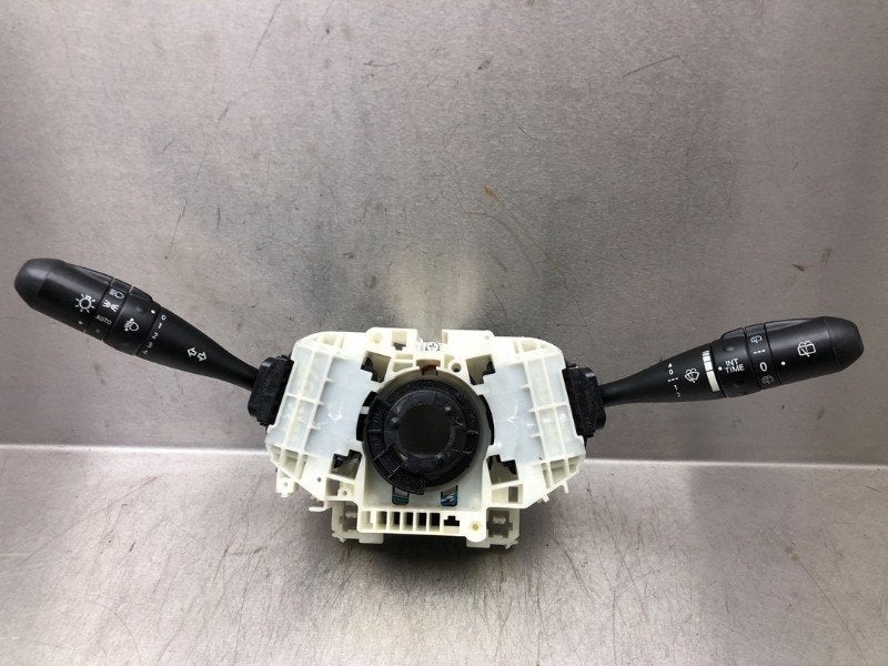 COMBINE COMMODO Mitsubishi Colt (Z2 / Z3) (|P8651A026|), Utilisé, Mitsubishi