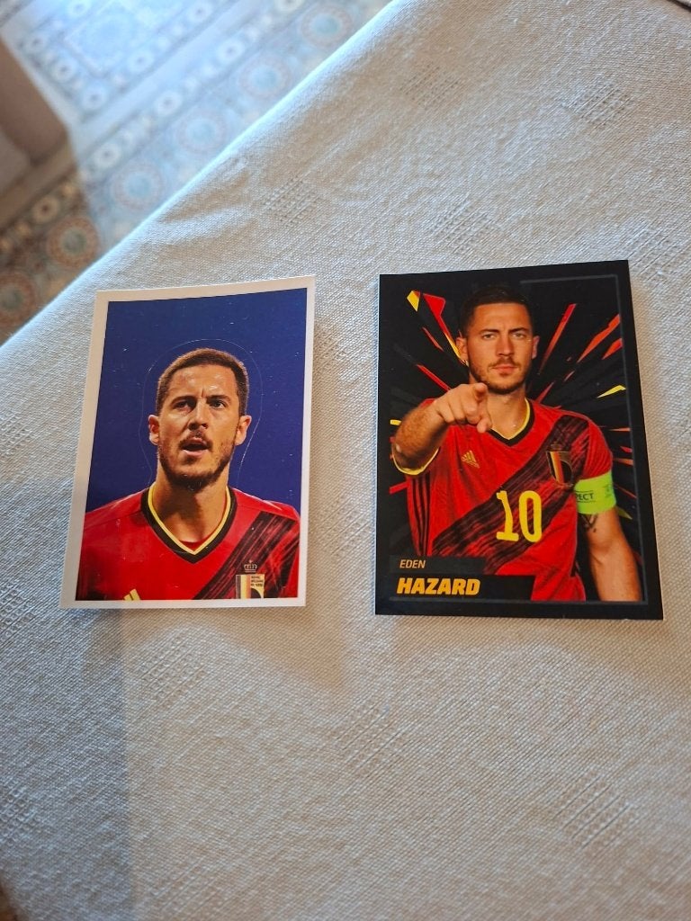 Panini / 2 Stickers / Eden Hazard / Rode Duivels, Ophalen of Verzenden, Poster, Plaatje of Sticker