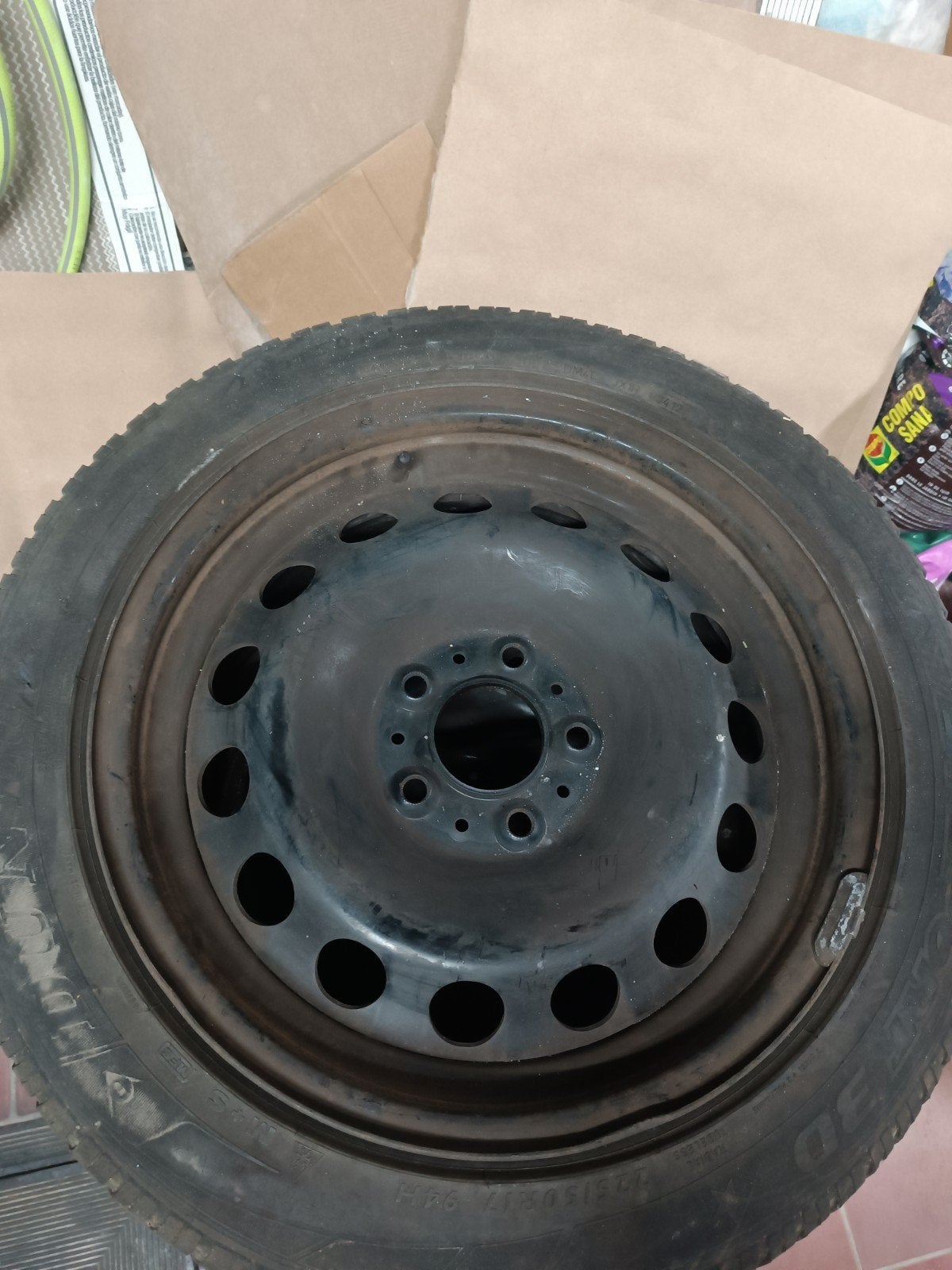pneu hiver + jante bmw 225/50/R17
entraxe 5x120, Enlèvement ou Envoi