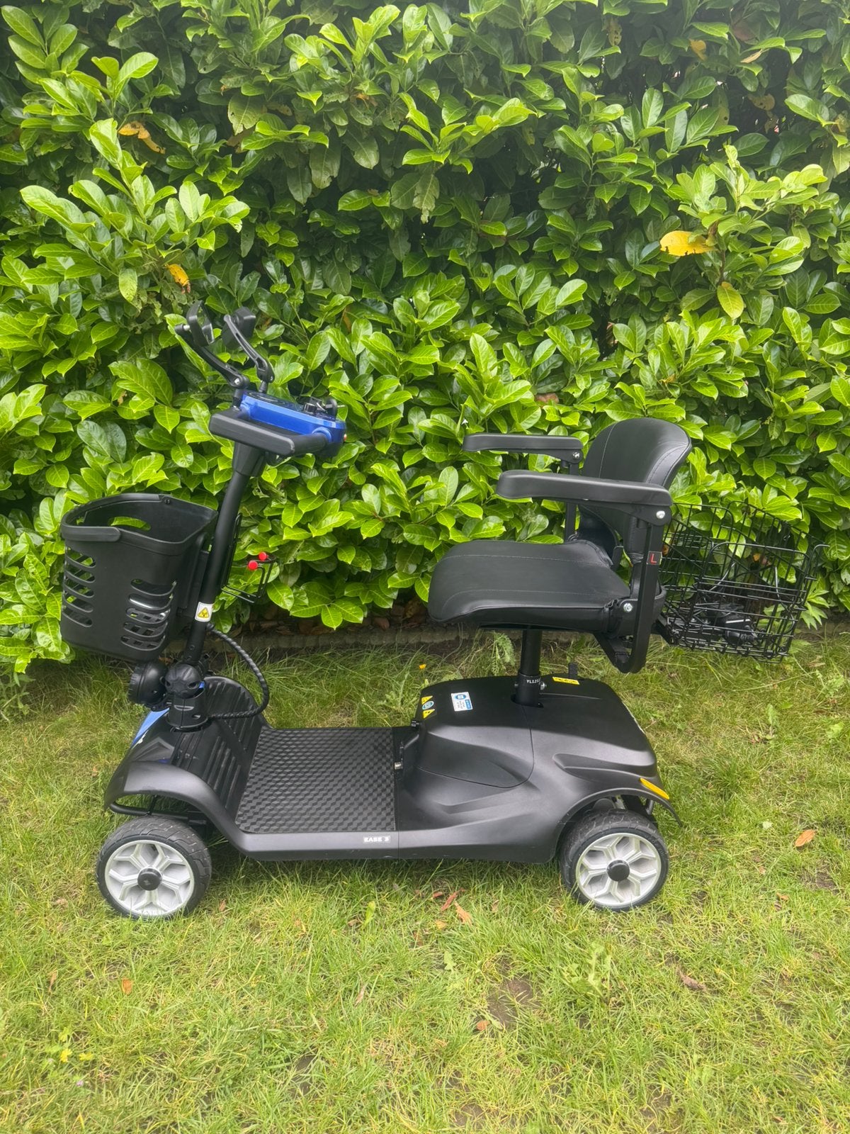 Compacte scootmobiel voor binnen,buiten voor mindervaliden, Ophalen of Verzenden, Zo goed als nieuw