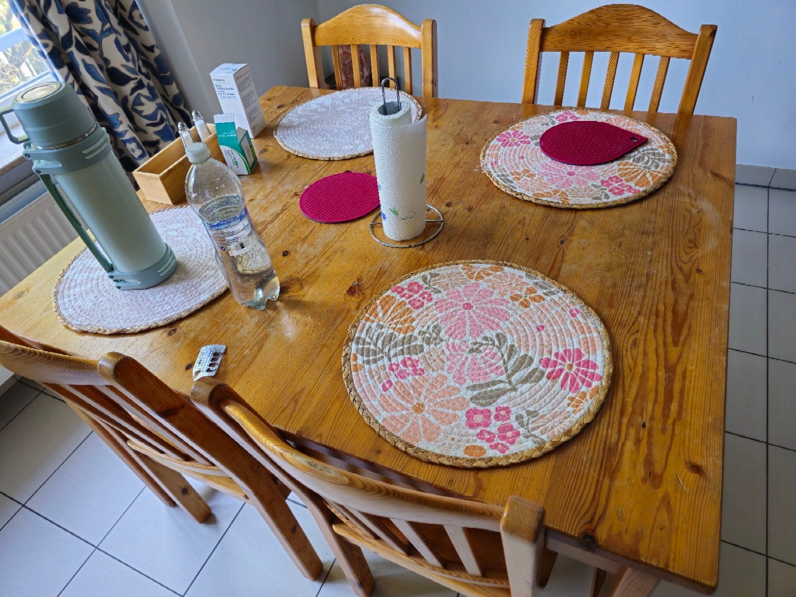 Eettafel met stoelen, Ophalen, Zo goed als nieuw, 4 tot 6 stoelen