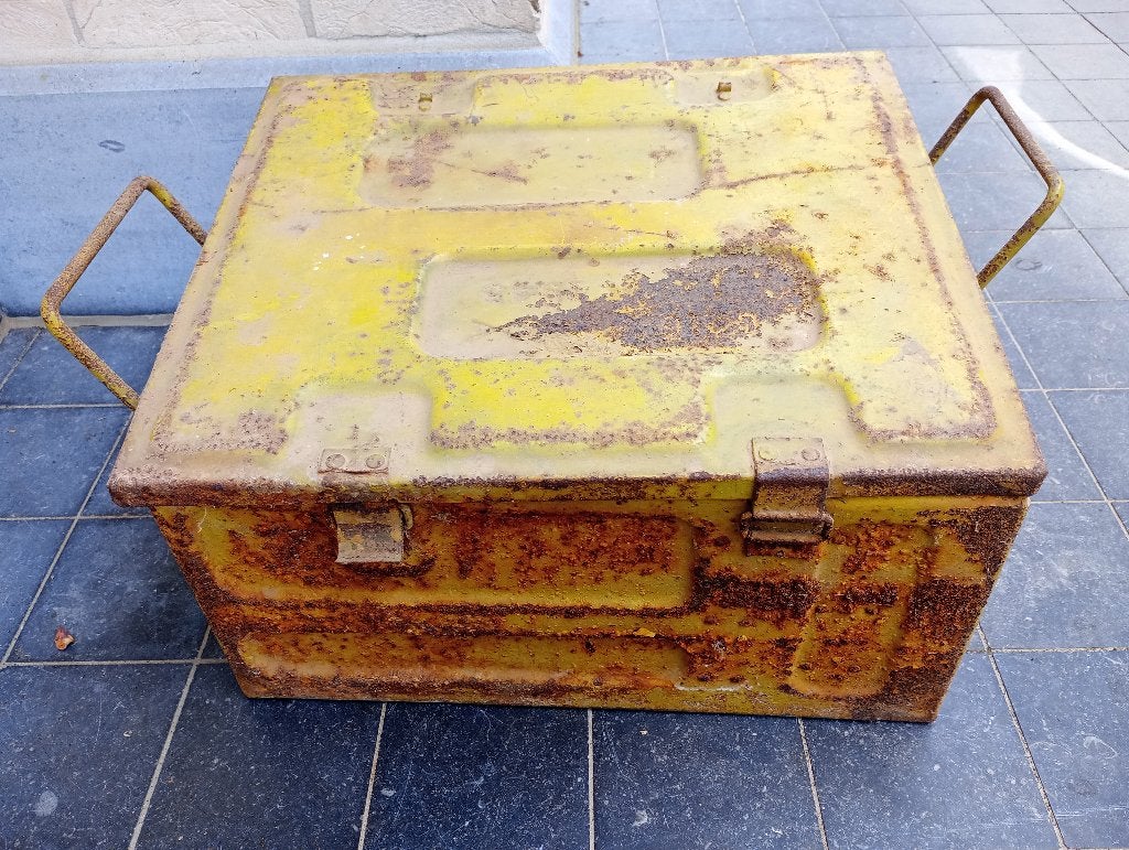 Boîte à munitions en fer jaune de collection année 1943, Collections, Enlèvement, Autres, Caisse ou Géocache