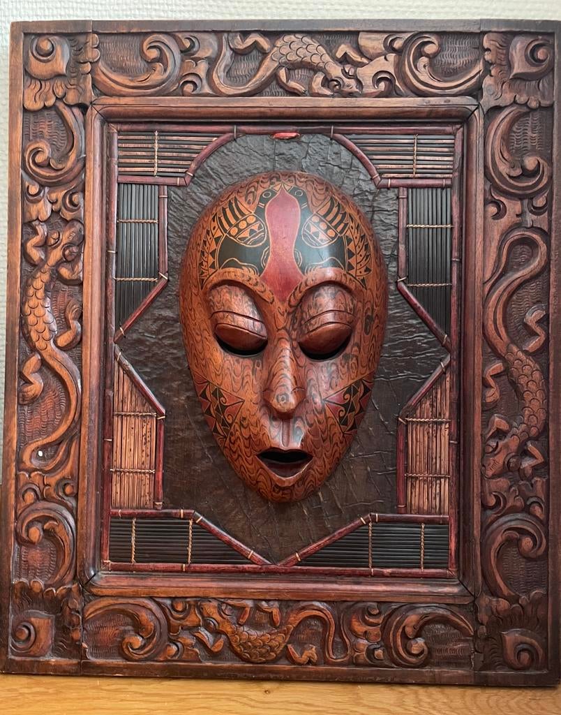 Antiek Indonesisch houten 3D masker in lijst -Handwerk, Enlèvement, Comme neuf
