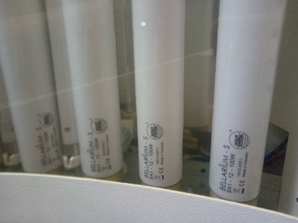 dubbele zonnebank met gezichtsbruiner., Elektronische apparatuur, Ophalen, Gebruikt, Zonnebank dubbelzijdig, 15 lampen of meer