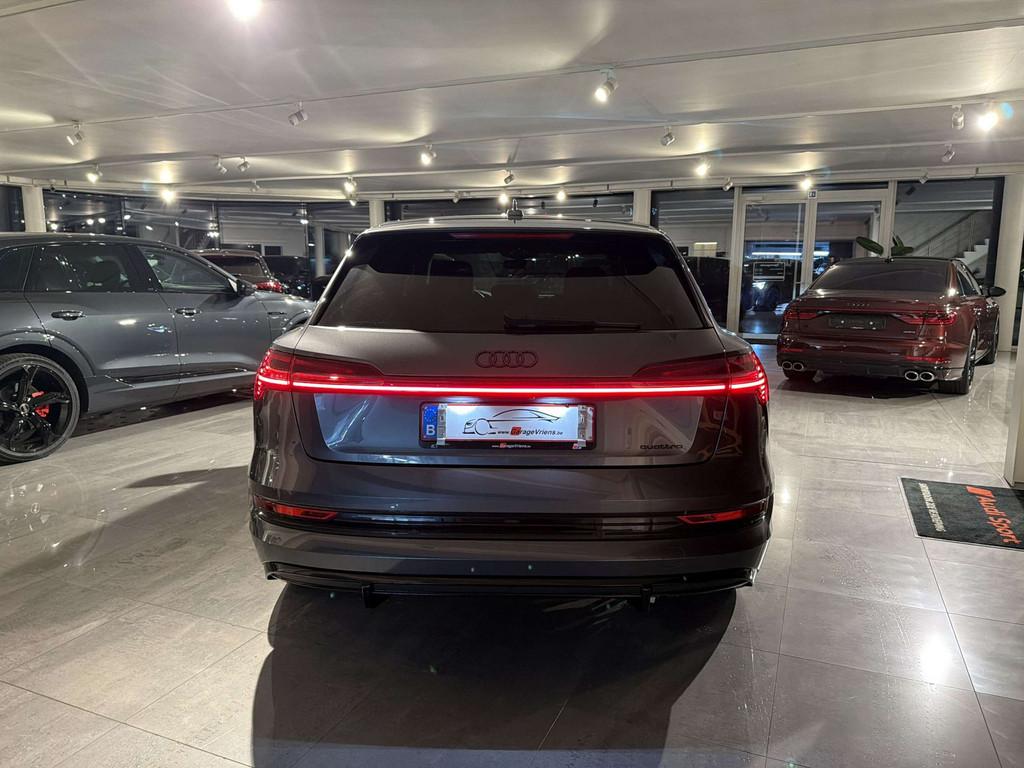 Audi Q8 e-tron SOLD BIJ GARAGE VRIENS YVES BV! (bj 2023), Auto's, Automaat, 464 km, Gebruikt, Leder