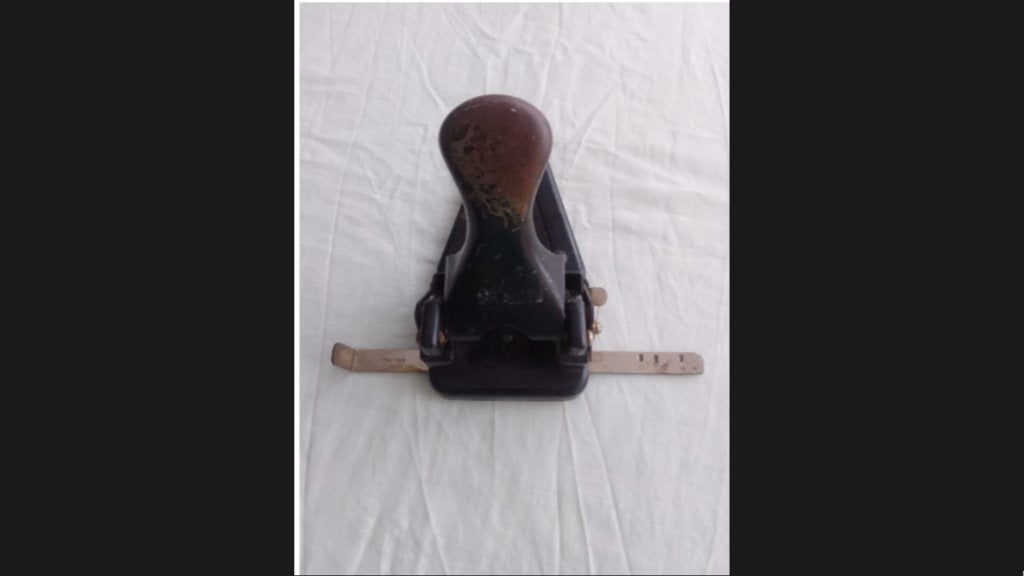 Perforatrice manuelle vintage - outil métal, Enlèvement ou Envoi, Utilisé