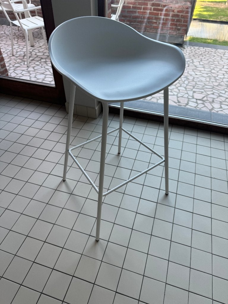 2 x barkruk wit modern, Huis en Inrichting, Ophalen, Kunststof, Met voetsteun, 60 tot 90 cm