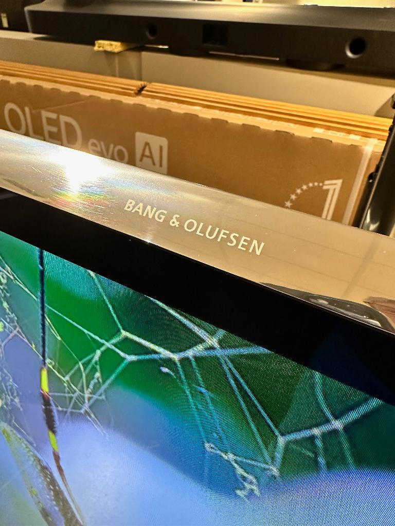 Bang & Olufsen Beovision 11-40 met motor stand - B&O, Ophalen, Info@bang-olufsen.dk, Zo goed als nieuw, Bang & Olufsen Alle 1 / DK-7600 Struer / Denmark
