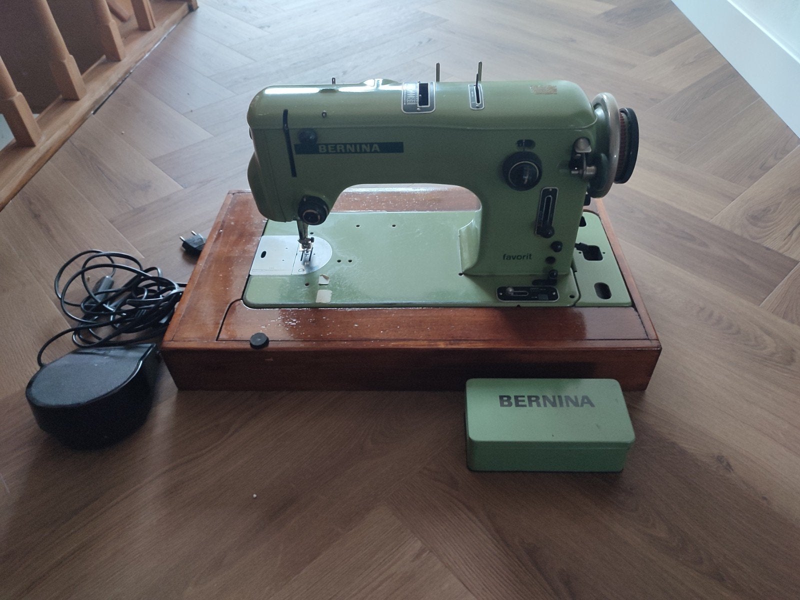 Vintage Bernina Favorit naaimachine, Antiek en Kunst, Antiek | Naaimachines, Ophalen
