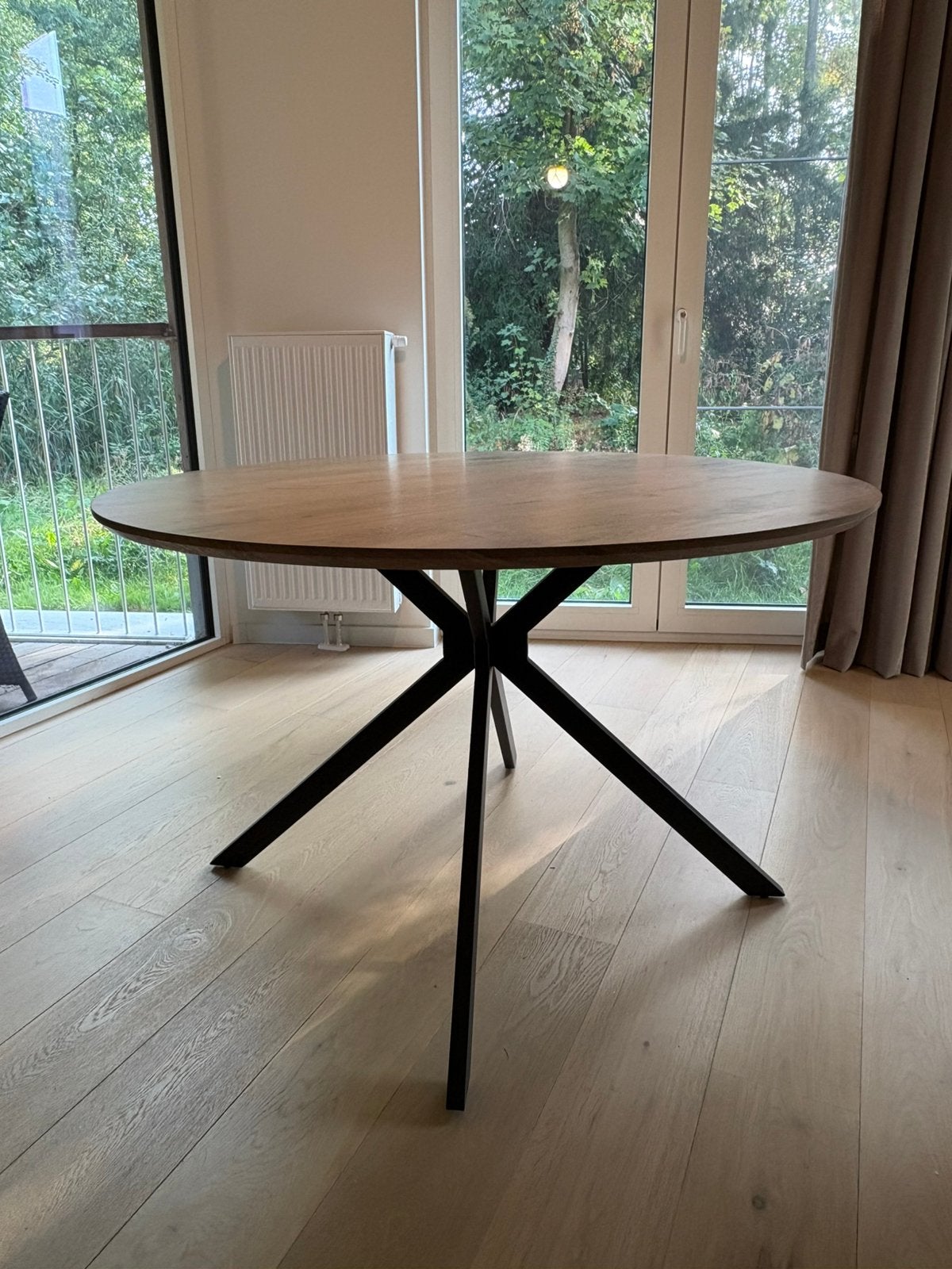 Ronde tafel 120 met metalen spinpoot, Huis en Inrichting, Ophalen, Gebruikt, Rond, Modern