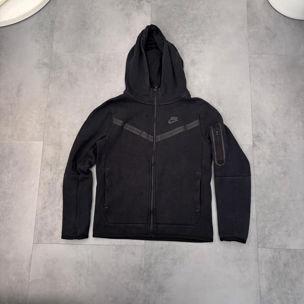 Nike Tech Fleece zwart mt. 158, Enlèvement ou Envoi, Nike, Comme neuf, Autres tailles