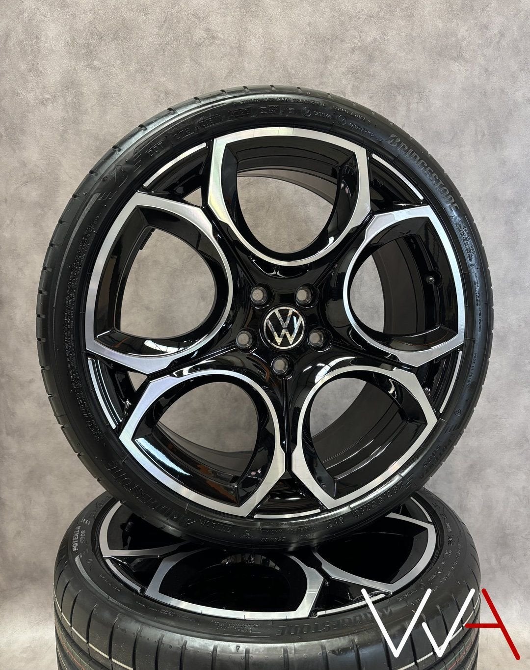 19'' Volkswagen Golf 8 Facelift GTI Queenstown wielenset BTW, Auto-onderdelen, 19 inch, -, -, Banden en Velgen